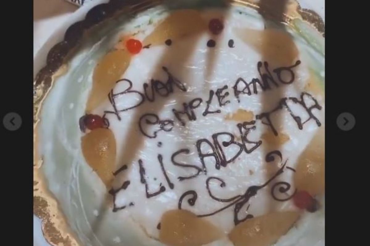Elisabetta Gregoraci riceve un misterioso regalo: nuova fiamma?
