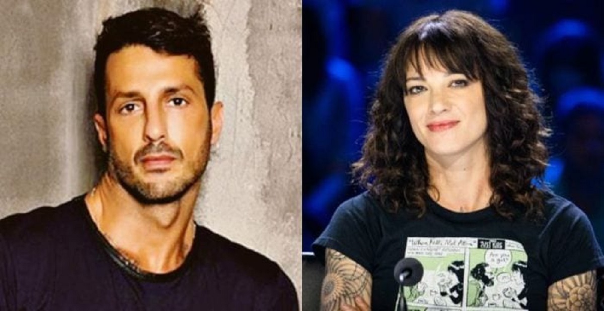 Fabrizio Corona ammette candidamente:  “Lei ogni 15 giorni viene a Milano a casa mia a dormire da me, con me”