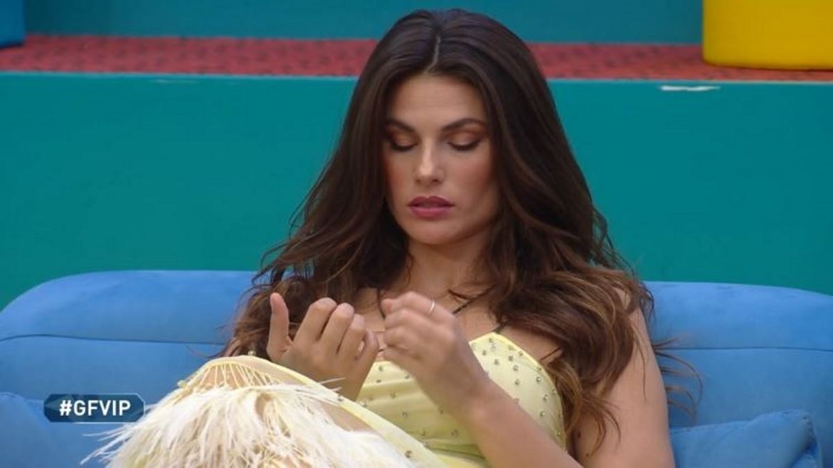 GF Vip: Dayane Mello si contraddice con la sua frase sull’omosessualità. Gelo in studio: “Non so che dire”