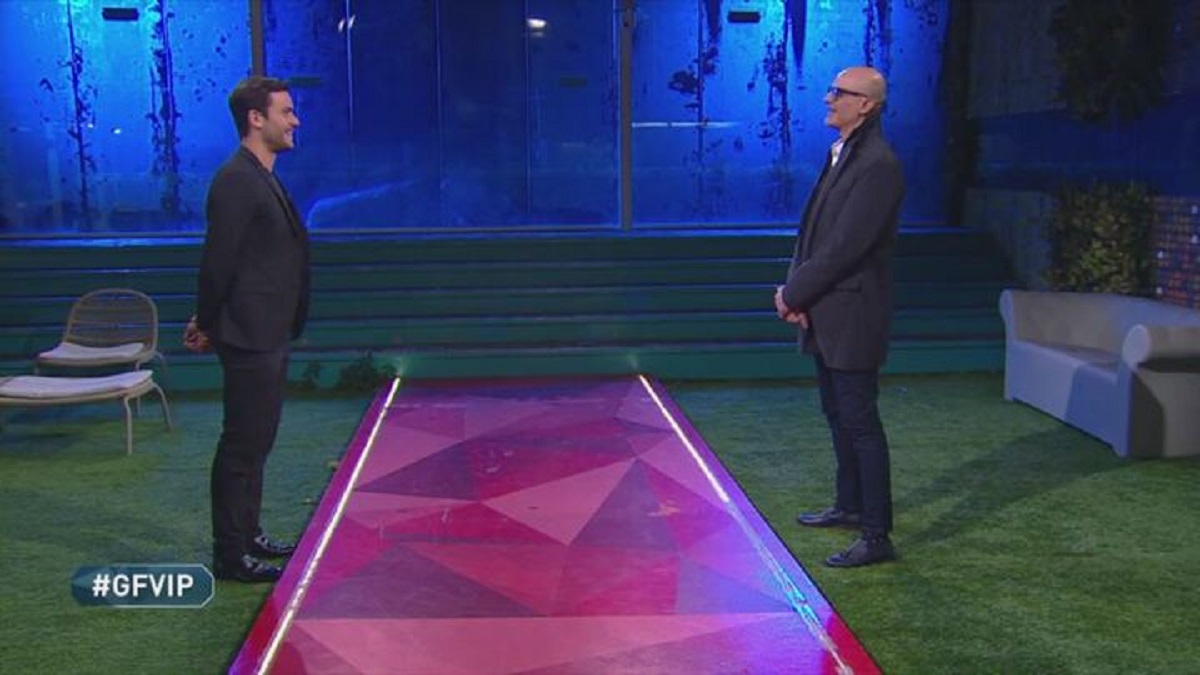 GF Vip, il padre di Giulia incontra Pierpaolo Pretelli: “Tieni le mani a posto”