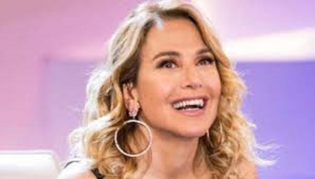 La confessione inaspettata del noto cantante: “Ho tradito mia moglie con Barbara D’Urso”