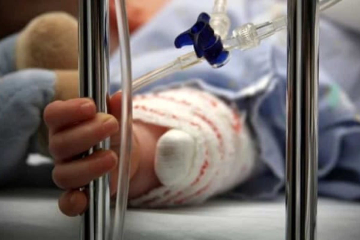 Carpi, il piccolo Liam non ce l’ha fatta: lo strazio dei genitori