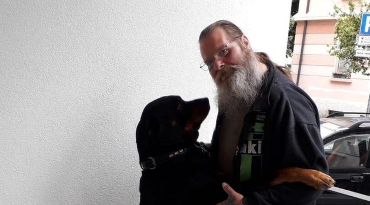 È morto il cane Orso: tutti avevano preso a cuore la sua storia e quella del suo papà