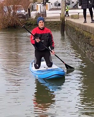 Ragazzo in kayak