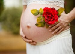 Parto cesareo, segni sul corpo femminile