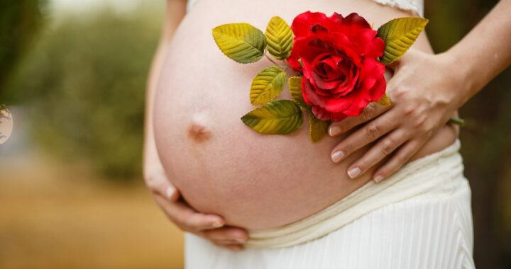 Parto cesareo, segni sul corpo femminile