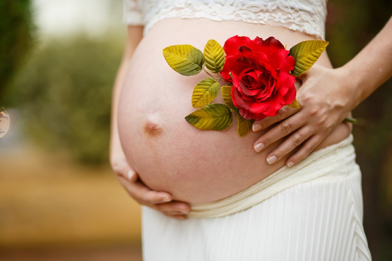 Parto cesareo, segni sul corpo femminile