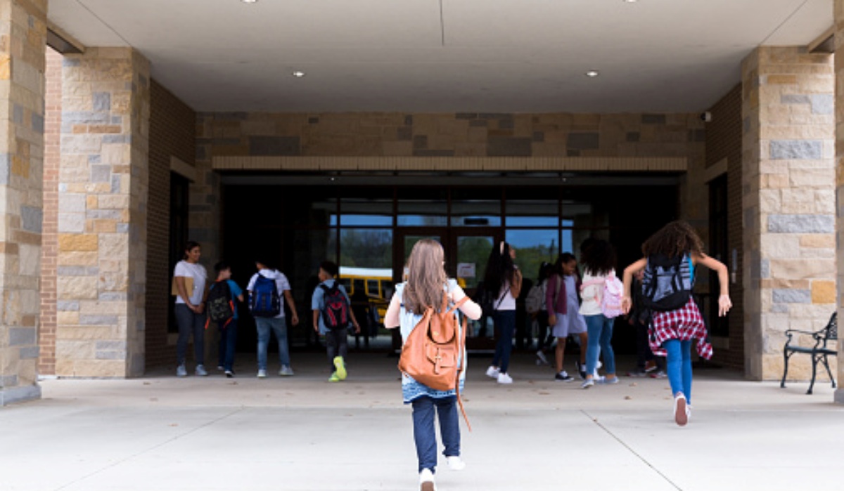 Studente di 13 anni si getta dalla finestra della classe