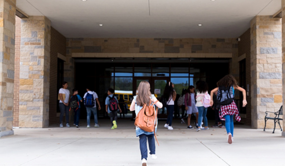 Studente di 13 anni si getta dalla finestra della classe 