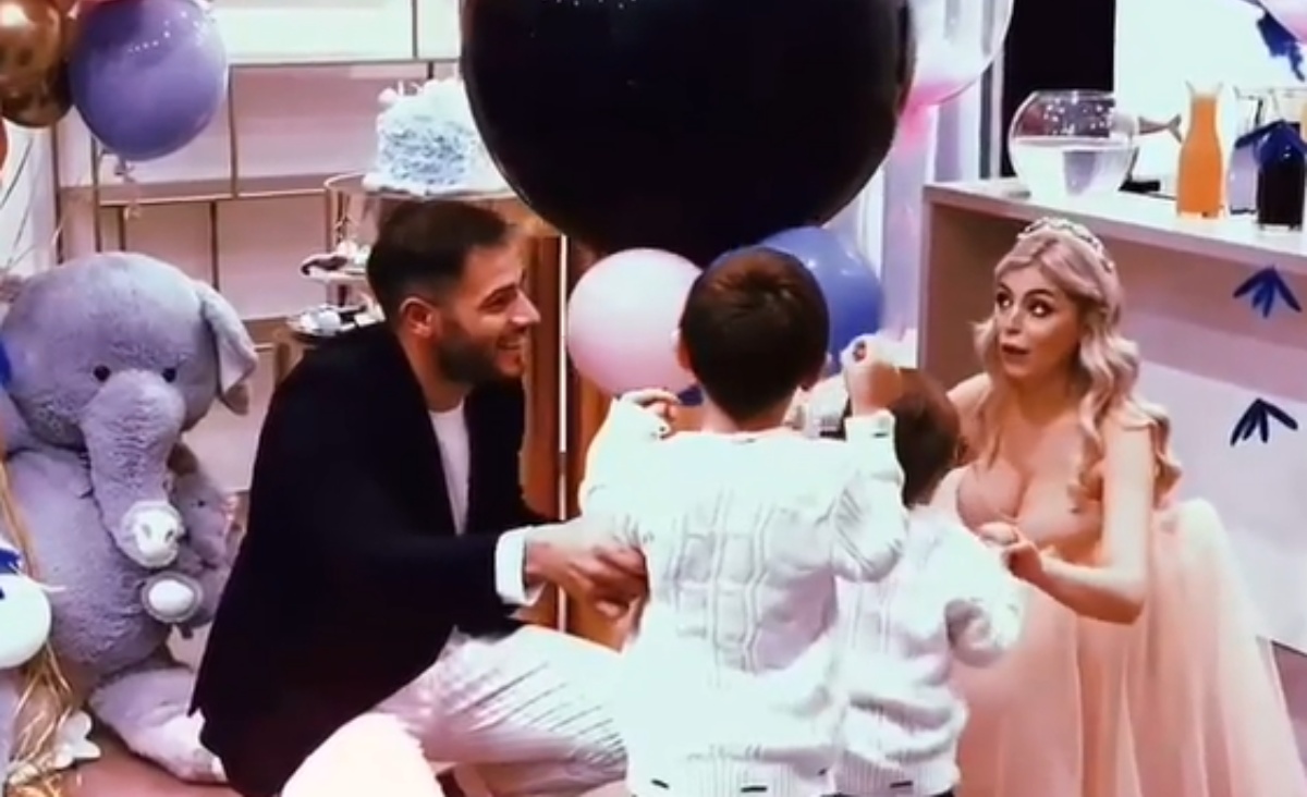La coppia nata negli studi di Uomini e Donne ha svelato il colore del fiocco: l’emozionante video