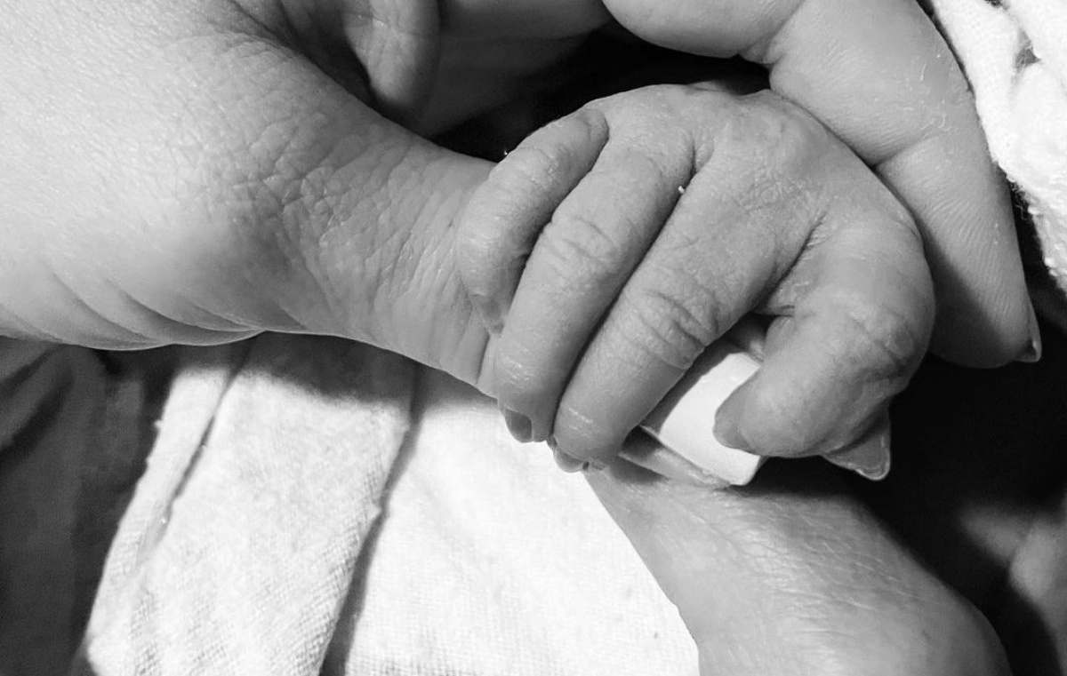 L’attrice Ashley Tisdale è diventata mamma per la prima volta: la foto su Instagram. Svelato anche il nome