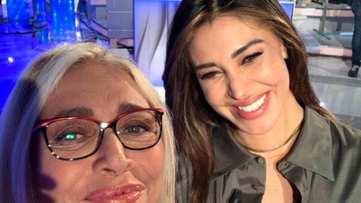 Domenica In, il prezzo da capogiro dell’outfit di Belen Rodriguez
