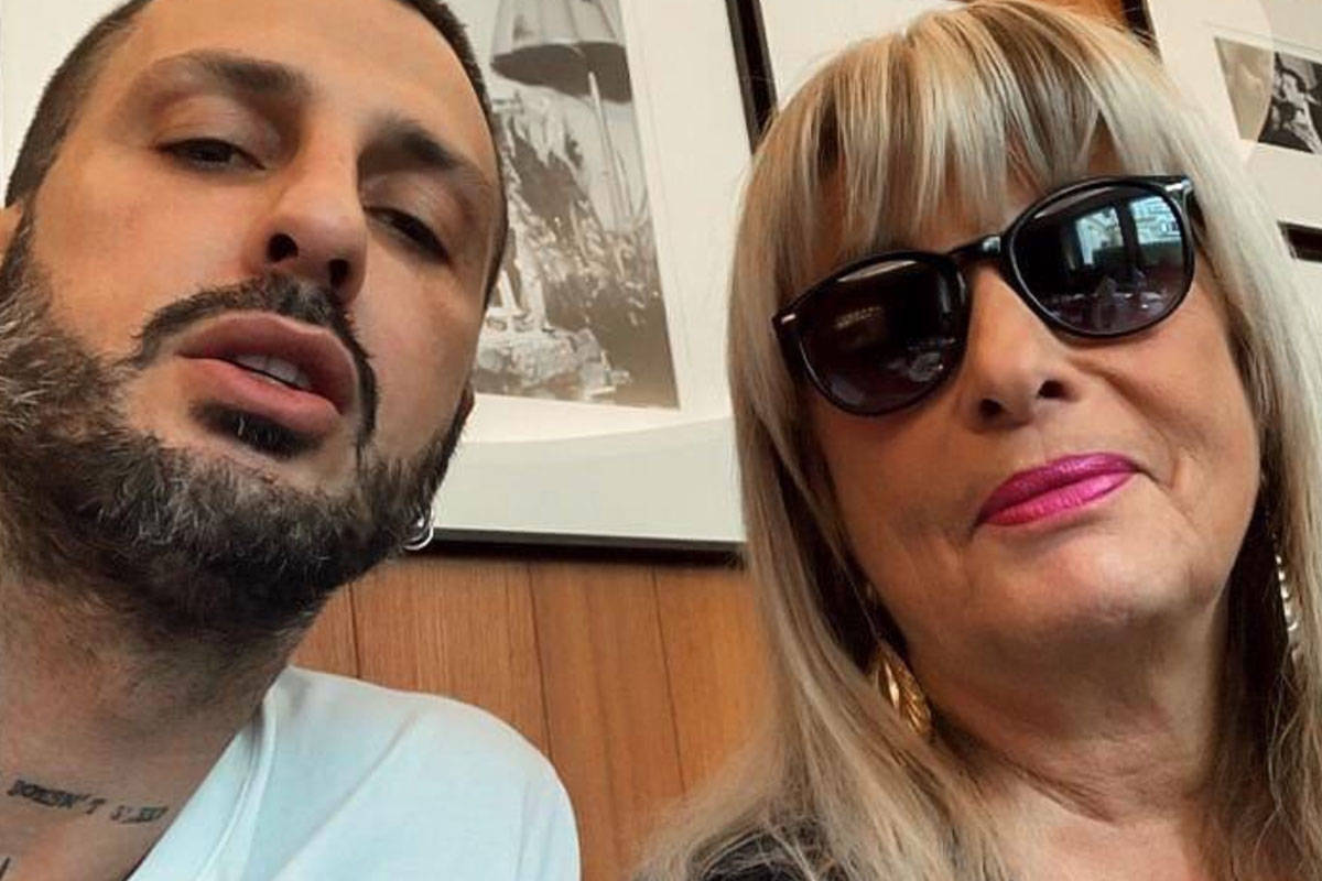 L’appello disperato della mamma che svela anche di quale disturbo soffre Fabrizio Corona