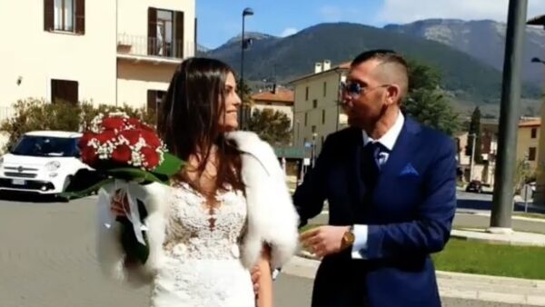 Fiori d’arancio per la showgirl, convolata a nozze con il suo manager