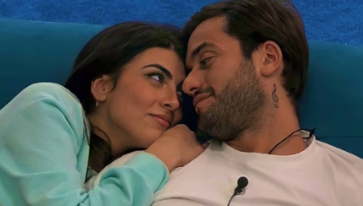 Gf Vip, Giulia Salemi e Pierpaolo Pretelli hanno passato la prima notte insieme fuori dalla casa. Cos’è successo