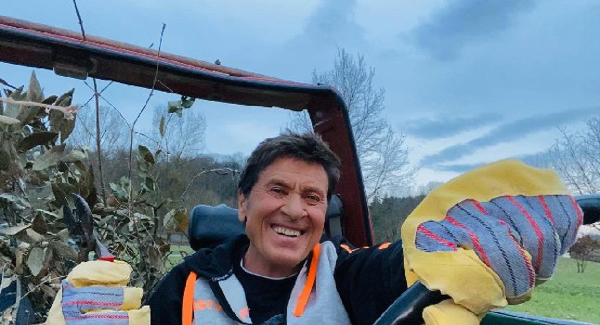 Gianni Morandi, i medici stanno valutando se operarlo o meno