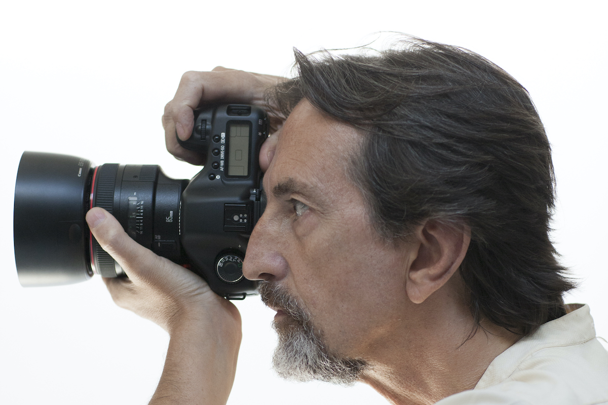 Morto Giovanni Gastel: cos’è successo all’amato fotografo