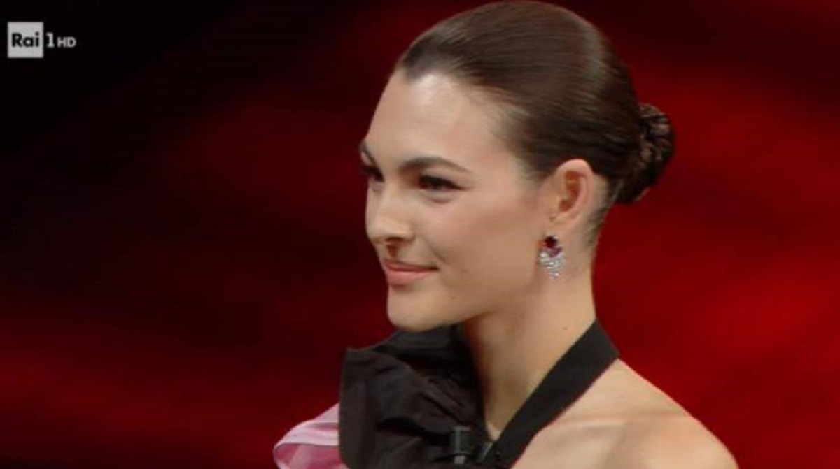 Vittoria Ceretti a Sanremo 2021 con gioielli extralusso: il prezzo è da capogiro