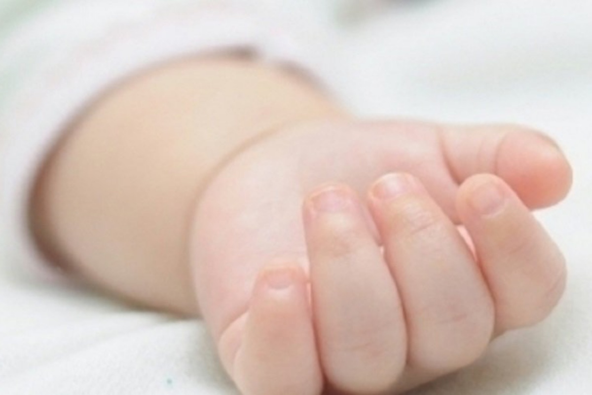 Caserta, bimbo di 4 mesi trovato senza vita dai suoi genitori: inutili i tentativi di rianimazione
