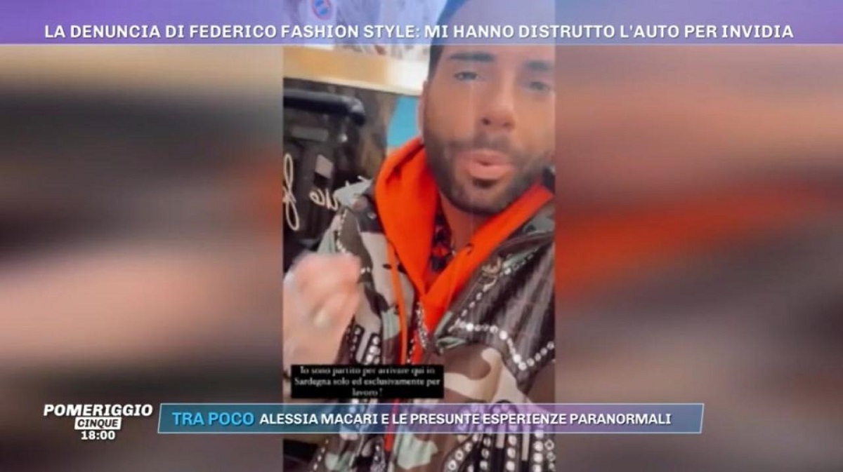 Federico Fashion Style, danneggiata l'auto