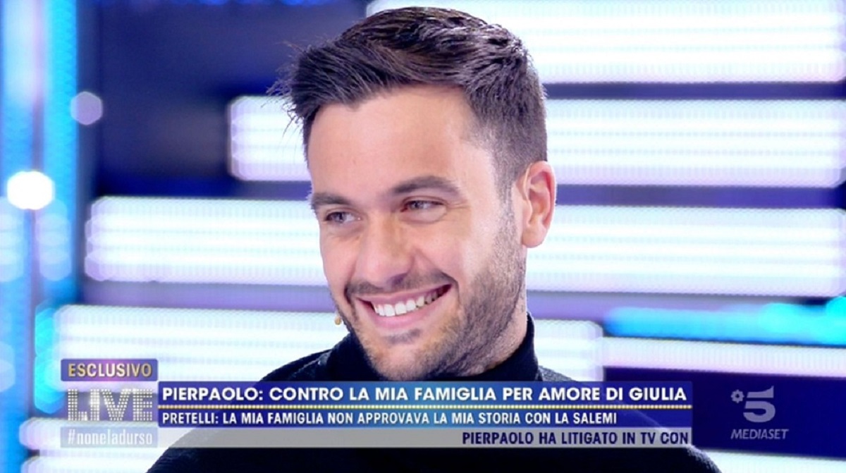 Pierpaolo Pretelli: "Non ho presentato Giulia alla mia famiglia"