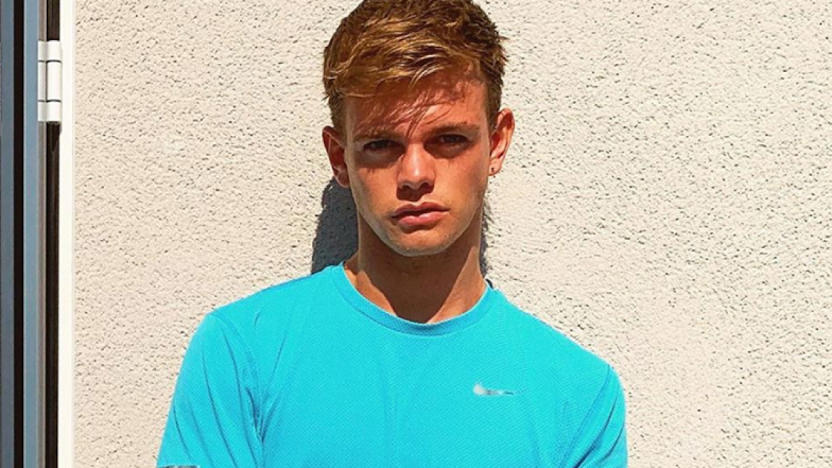 Il figlio del naufrago dell’Isola dei Famosi fa coming out: la reazione del concorrente
