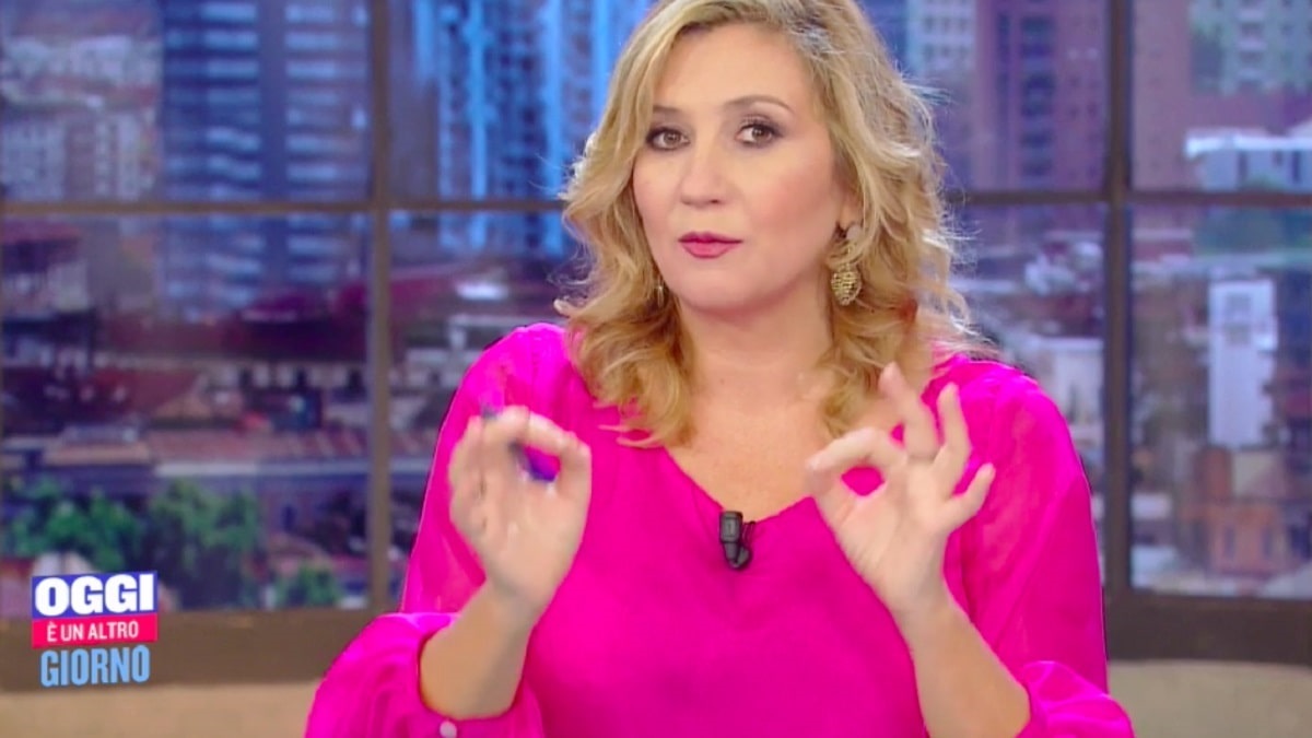 Serena Bortone e la gaffe su Ermal Meta: “Arrivato con un barcone”. Imbarazzo in studio