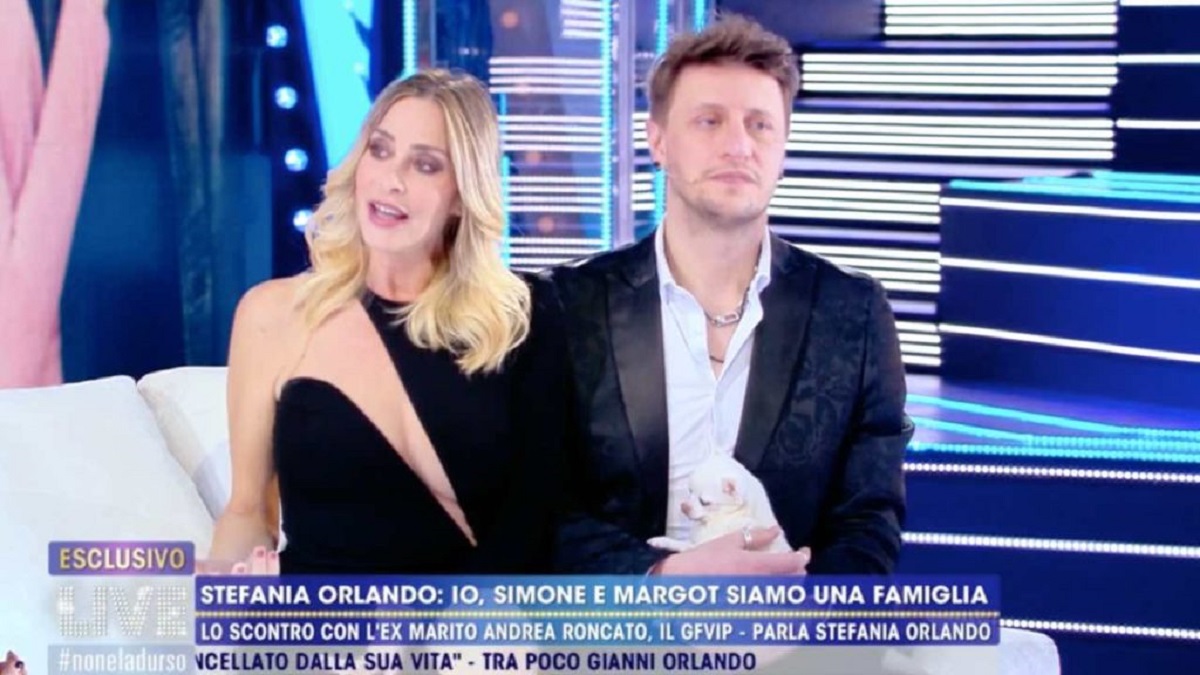 Stefania Orlando e Samantha De Grenet si dichiarano guerra