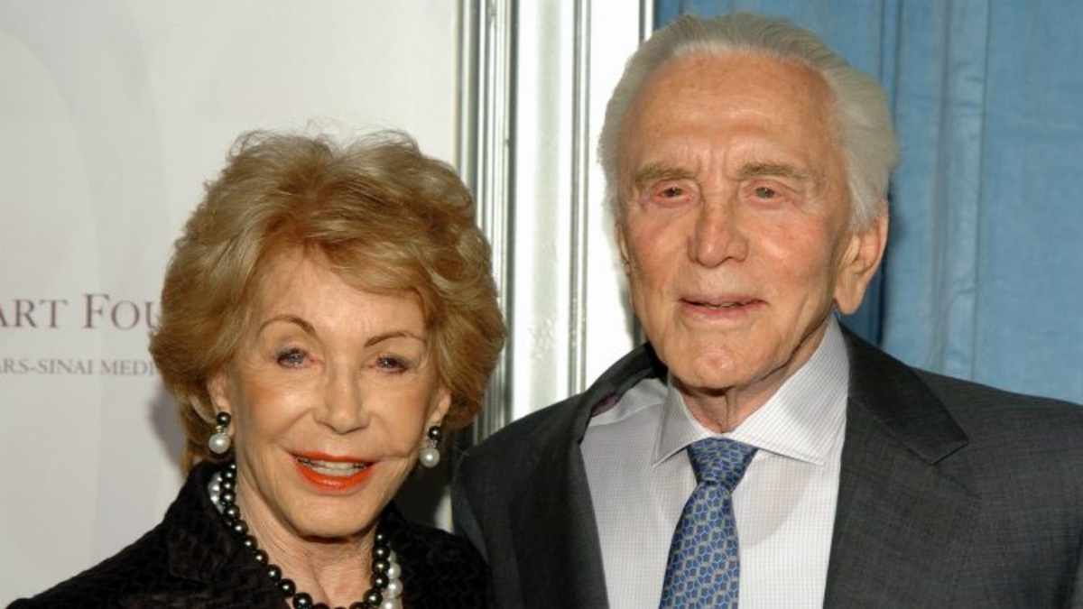 Morta la vedova di Kirk Douglas: Anne Buydens aveva 102 anni