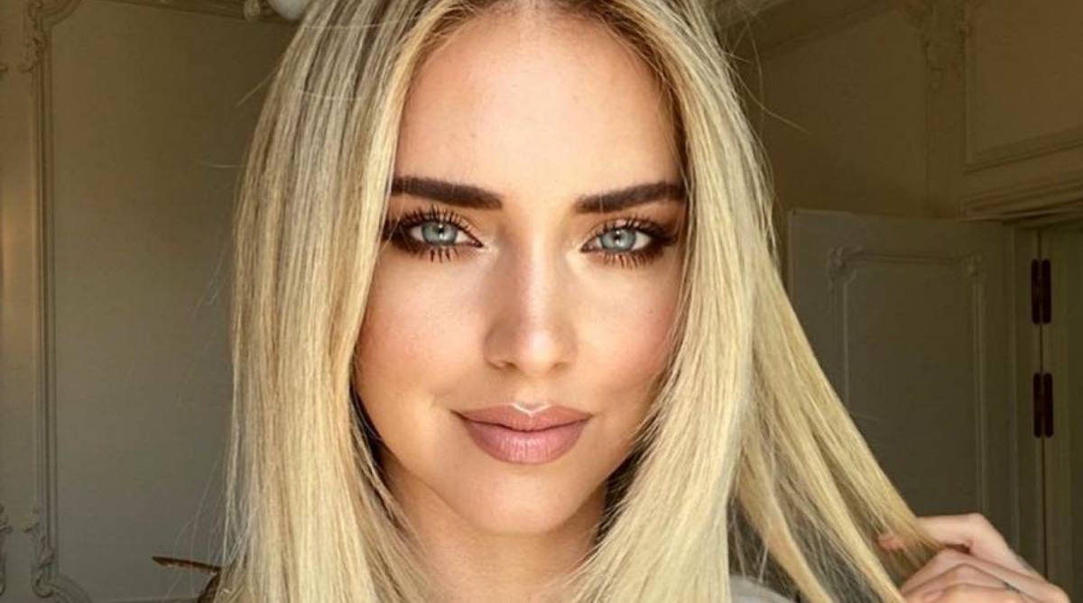 Chiara Ferragni e la foto mentre usa il tiralatte