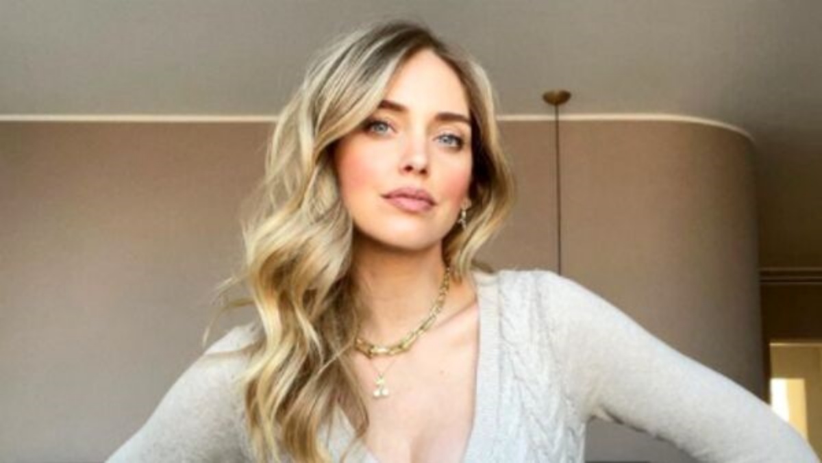 Chiara Ferragni e la foto mentre usa il tiralatte