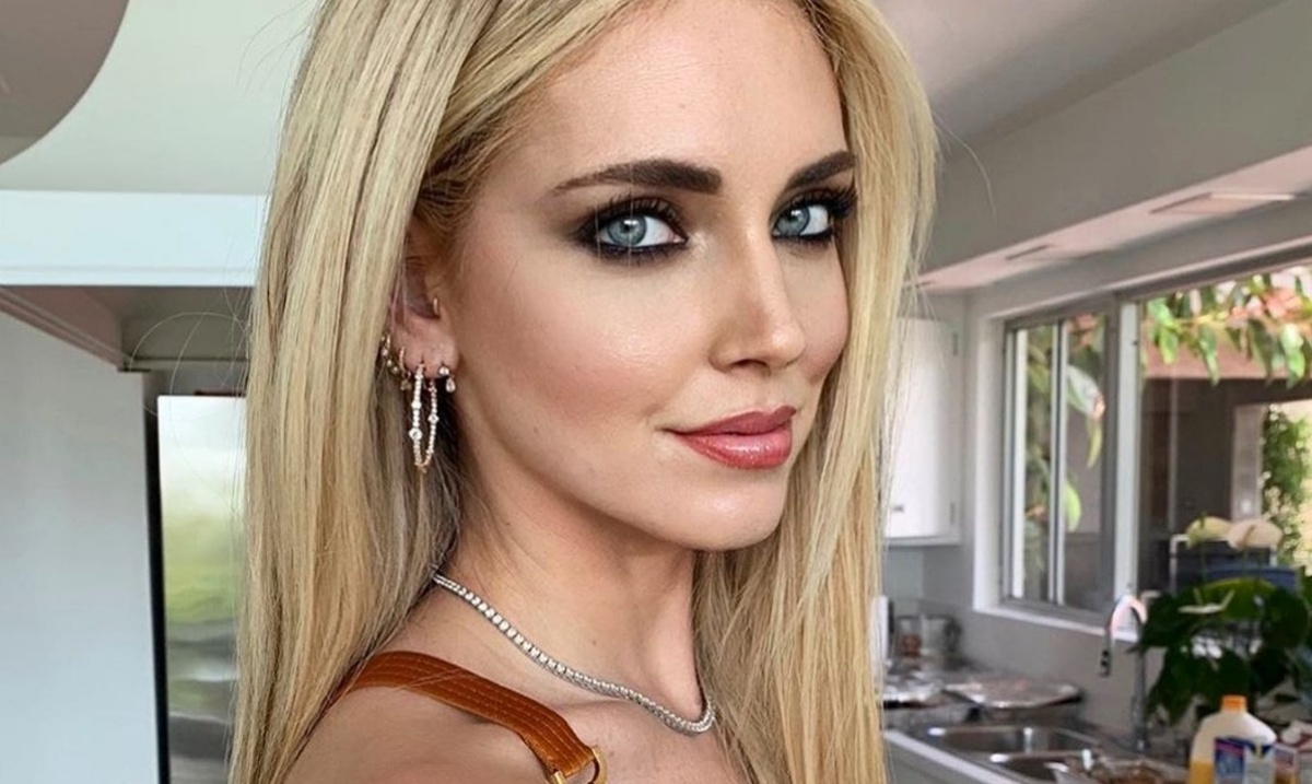 Chiara Ferragni e la foto mentre usa il tiralatte