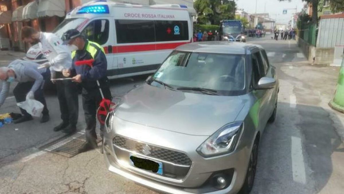 Cristina Andreis, 39 anni, è morta dopo che un’auto l’ha investita davanti la scuola di sua figlia