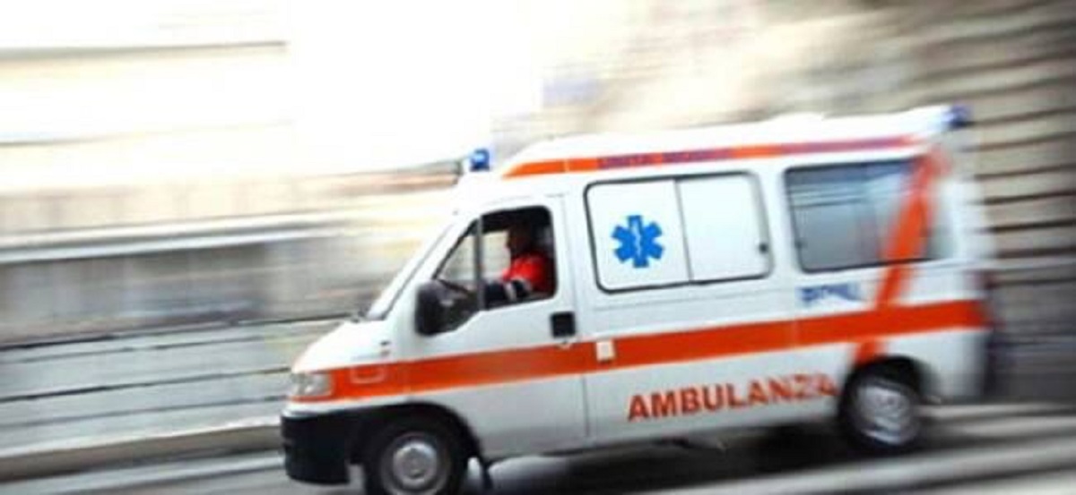 Ambulanza che corre 