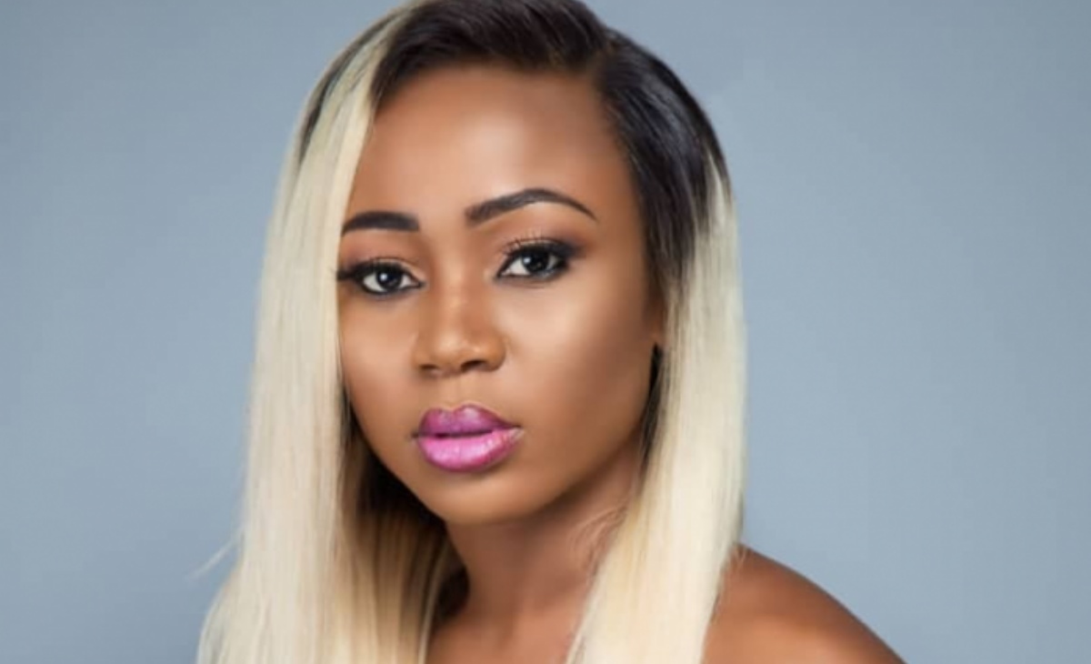 Rosemond Brown, attrice ghanese, arrestata per una foto