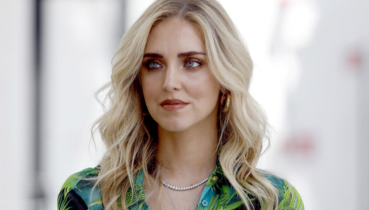 Chiara Ferragni lancia il nuovo accessorio moda, i fan: “Costa troppo”