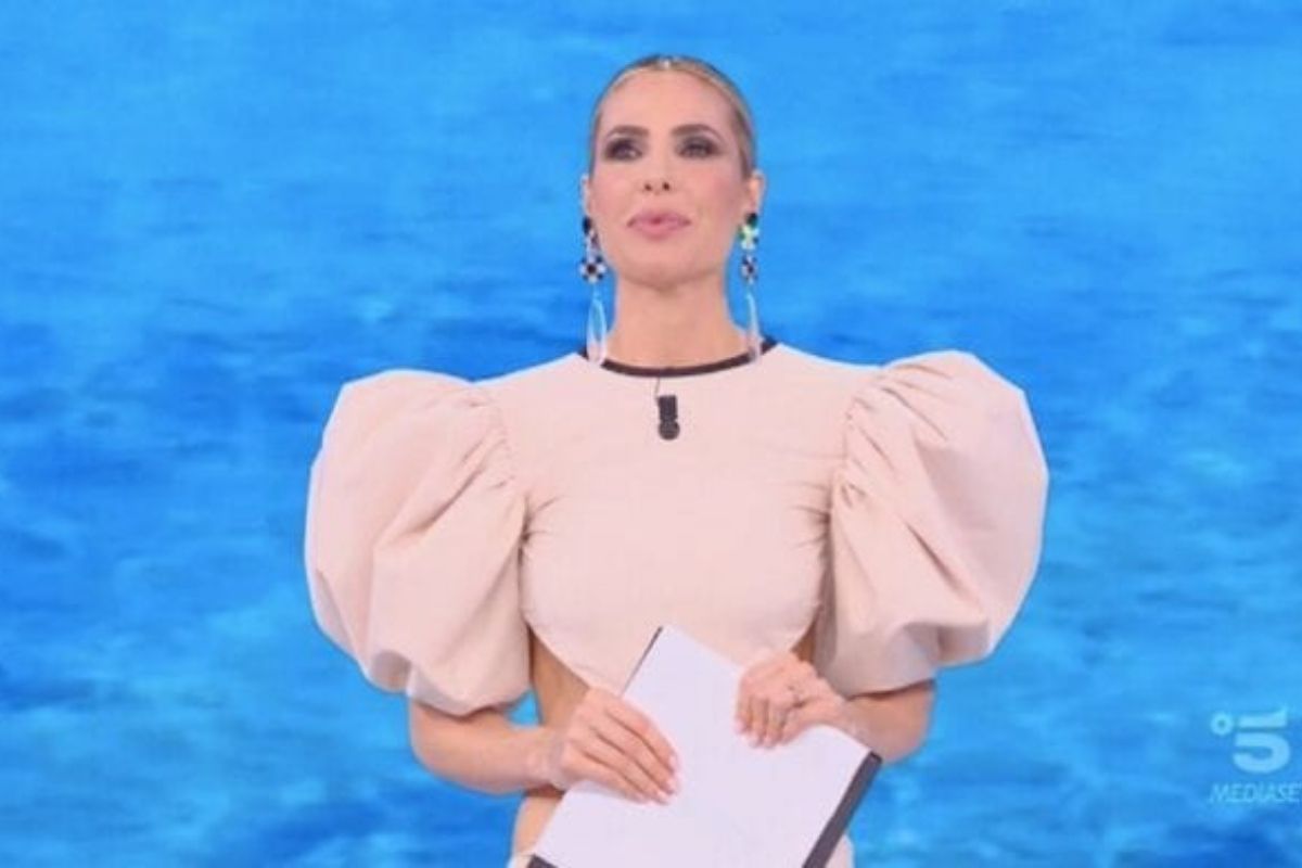 Ilary Blasi, ecco la stilista che ha disegnato il vestito per la dodicesima puntata