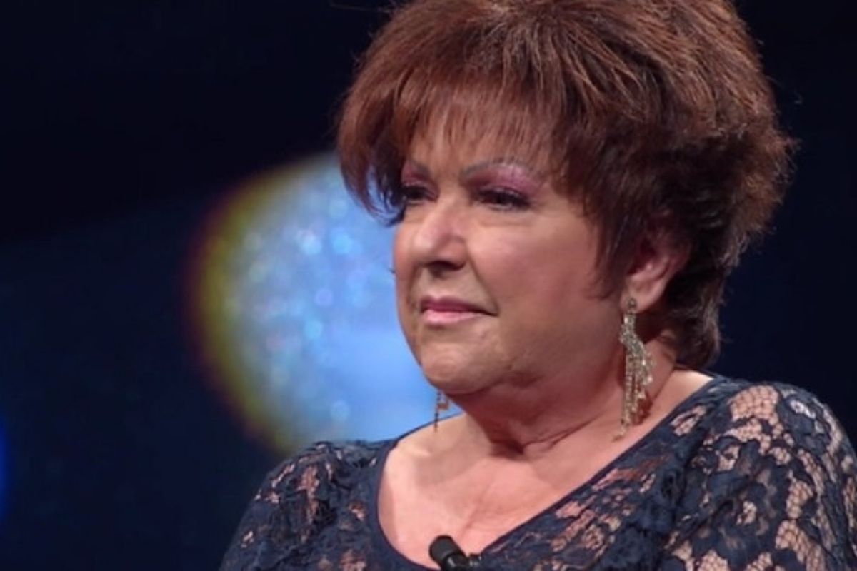 Orietta Berti scoppia in lacrime sul palco: “Non ci vedo più”