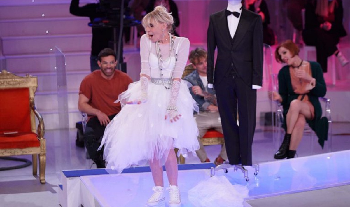 UeD, Gemma Galgani come Madonna. Tina affonda: “Vinci per pietà”