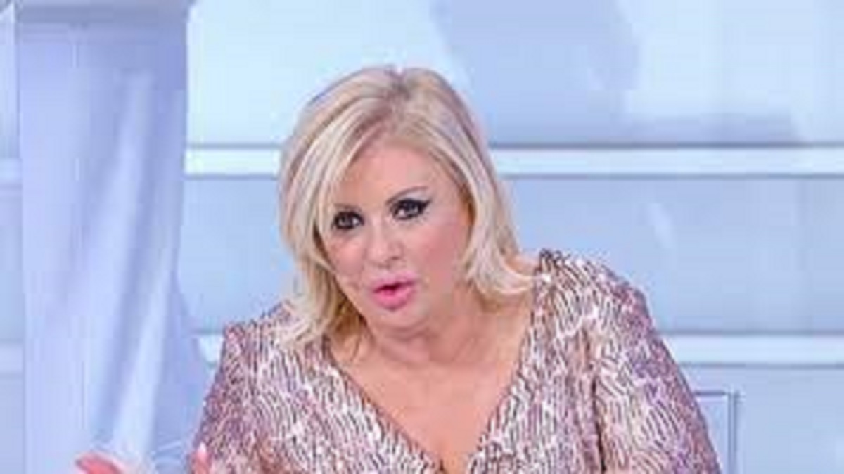 UeD, Tina Cipollari minaccia: “Vado e distruggo la regia oggi!”