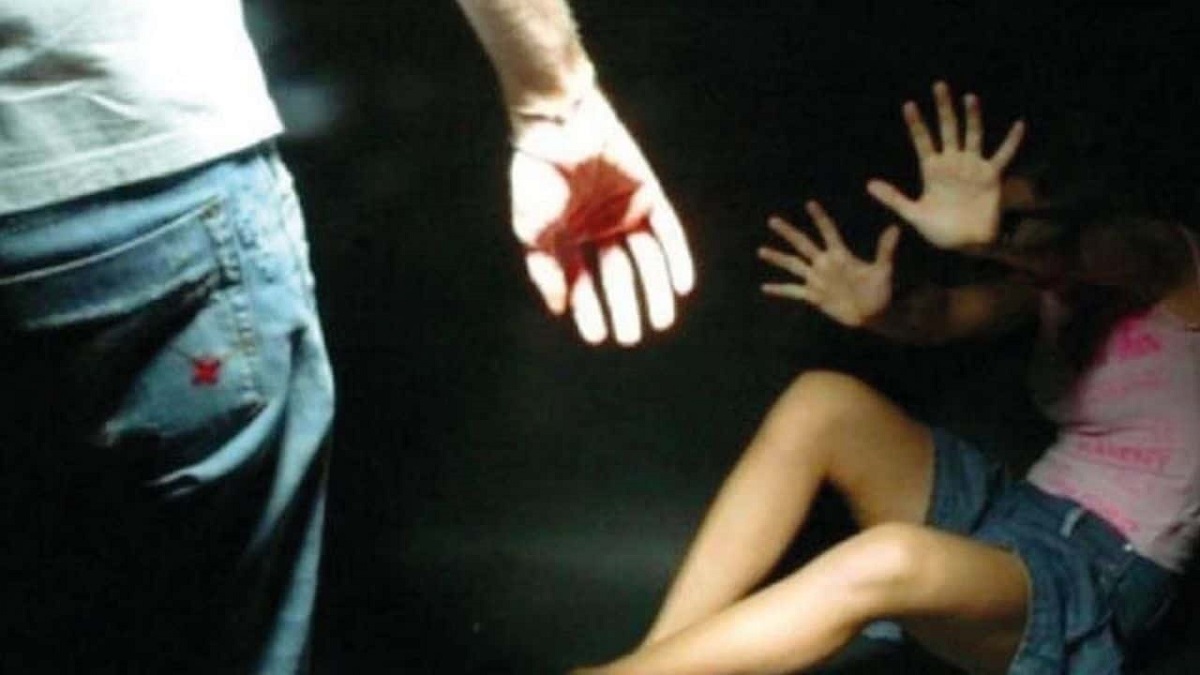 18enne violentata, il padre giustifica gli stupratori: “mia figlia era ubriaca”. Interviene il sindaco