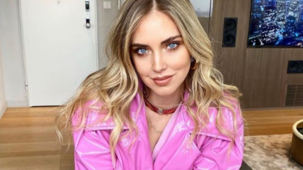 Chiara Ferragni lancia la nuova macchina del caffè con l’occhio, ma quanto costa?