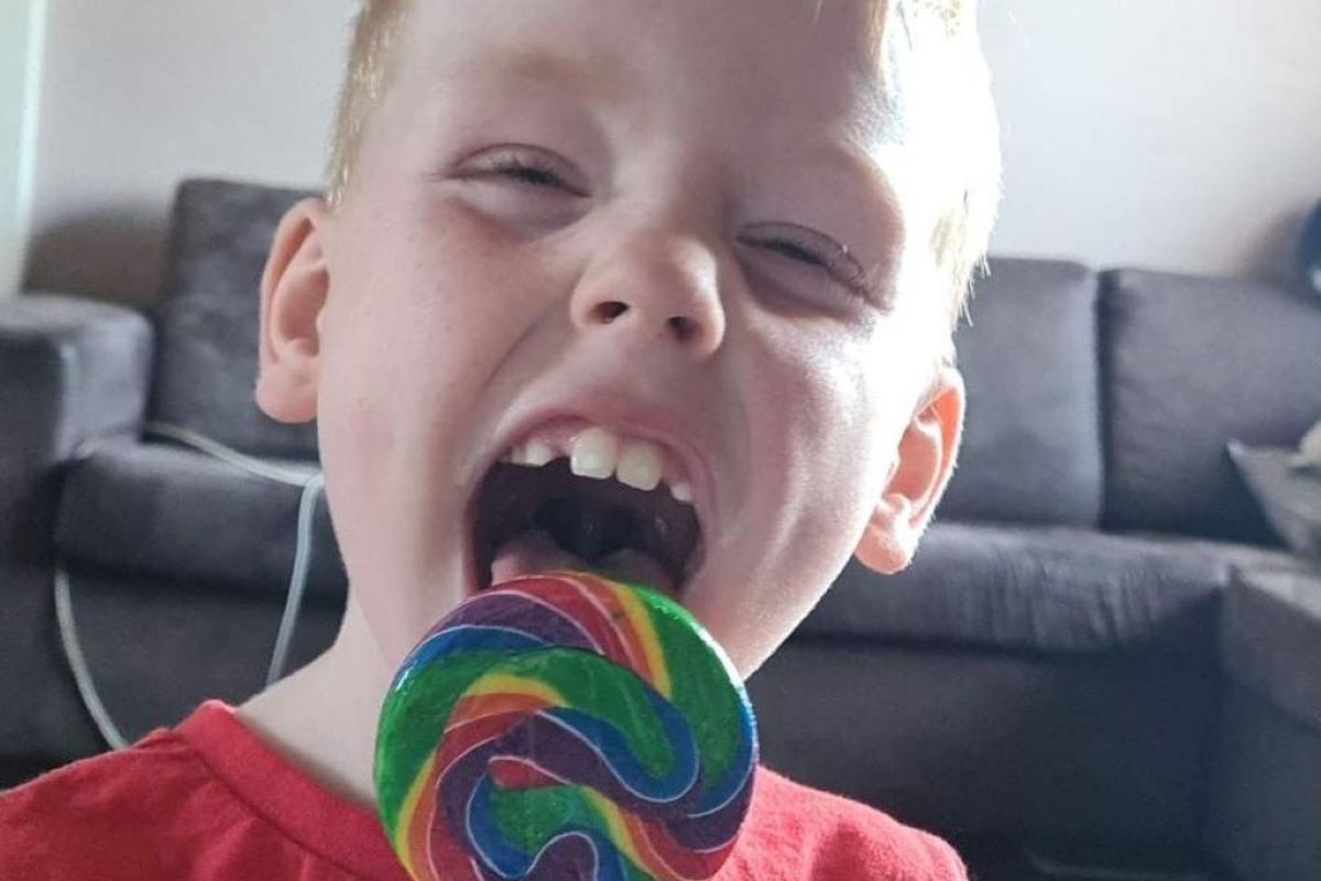 Soffocato con una corda di un giocattolo: muore a 6 anni il piccolo Deklan Babington-MacDonald