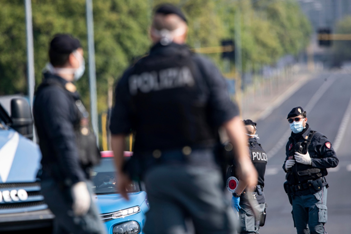 Uomo uccida donna di 40 anni in strada a Roma