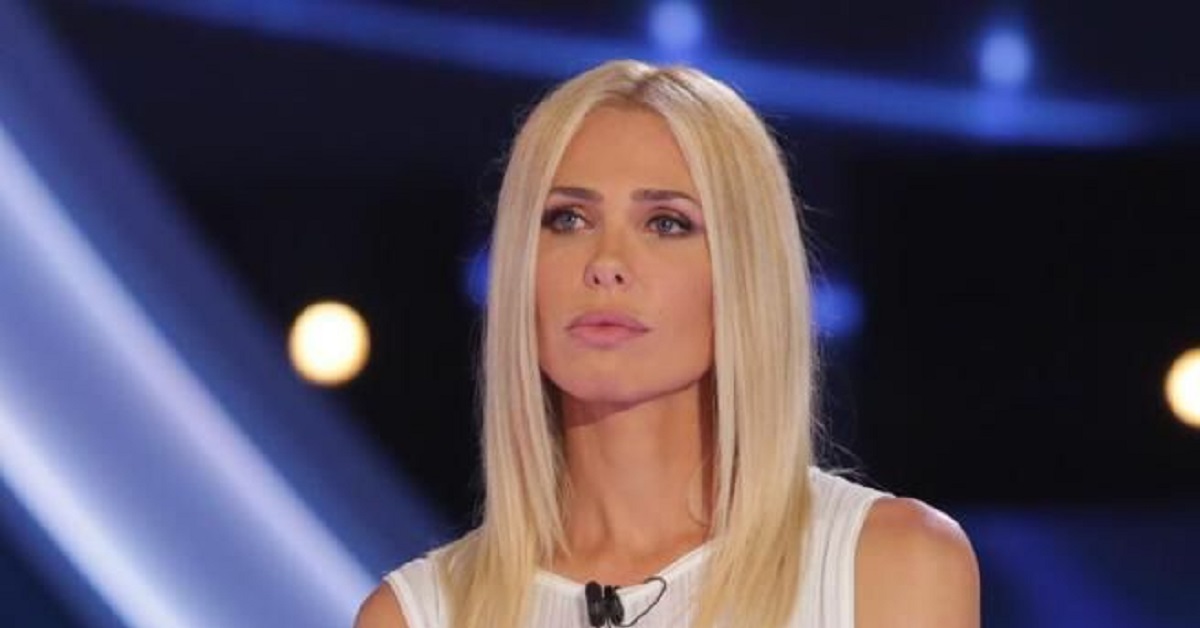 Ilary Blasi all’Isola Dei Famosi: il look da urlo della conduttrice