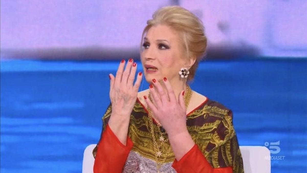 Iva Zanicchi lascia lo studio dell’Isola dei Famosi in diretta: “Devo andare in pronto soccorso”