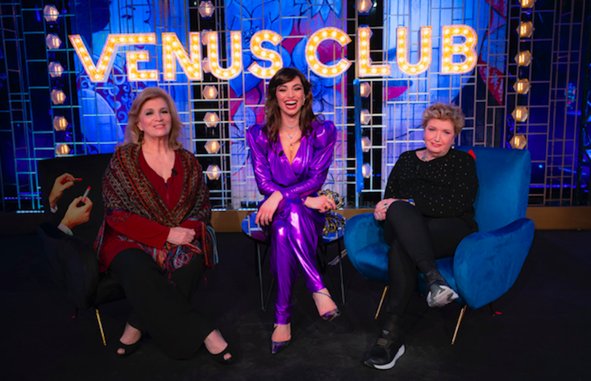 Venus Club, esordio positivo per lo show di Italia 1 con Lorella Boccia, Mara Maionchi e Iva Zanicchi