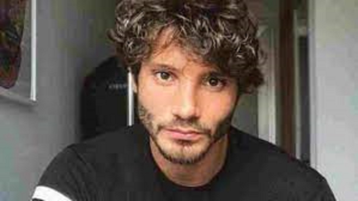 Stefano De Martino vittima di un atto vandalico