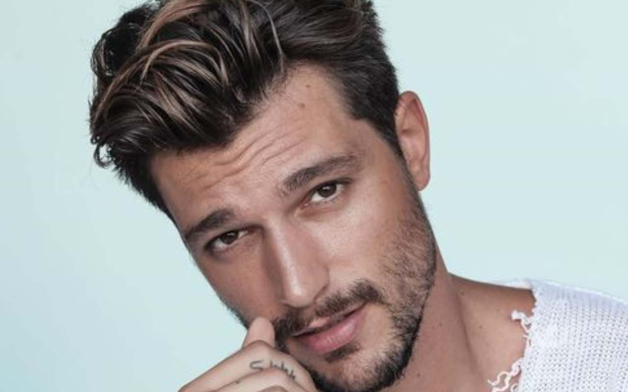 Andrea Zelletta svela i retroscena nel bagno del Grande Fratello VIP