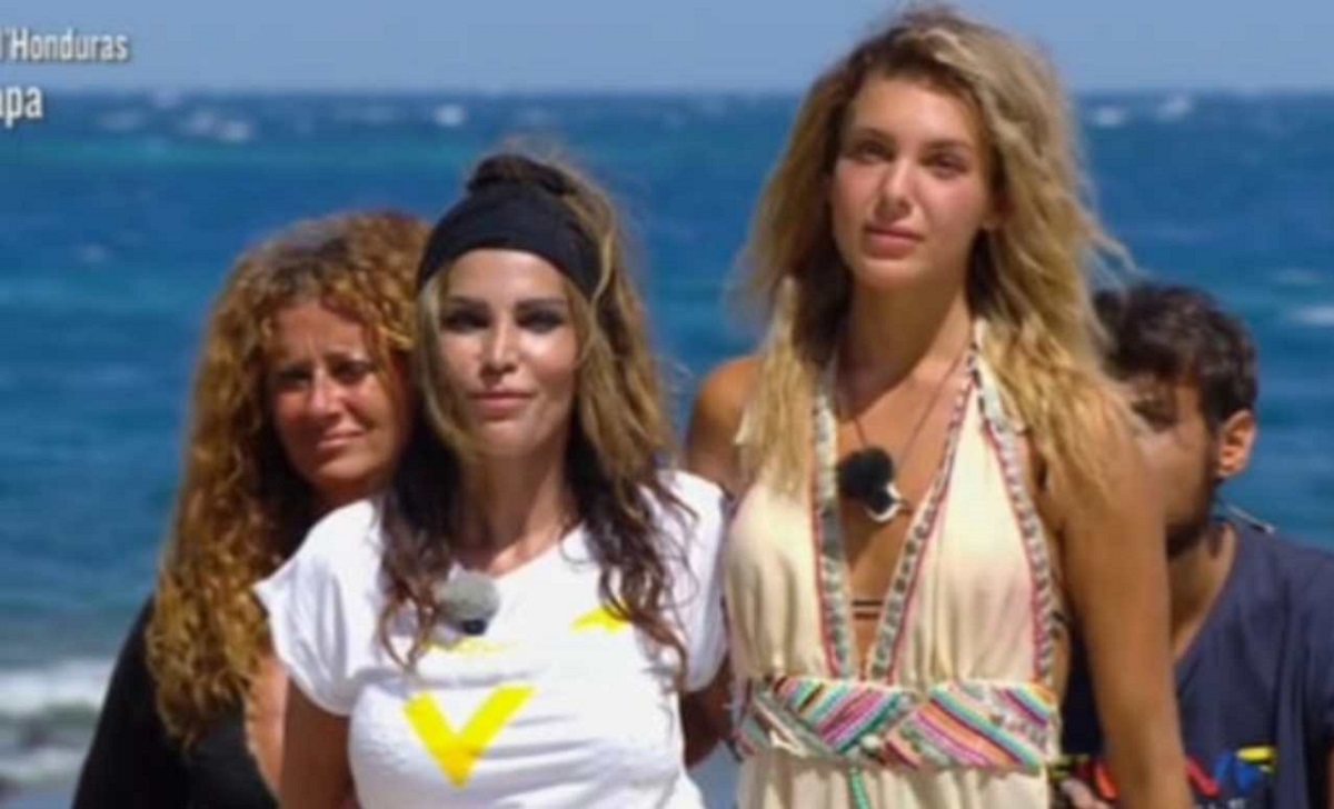 Isola dei Famosi: Fariba Tehrani eliminata. Giulia Salemi commenta